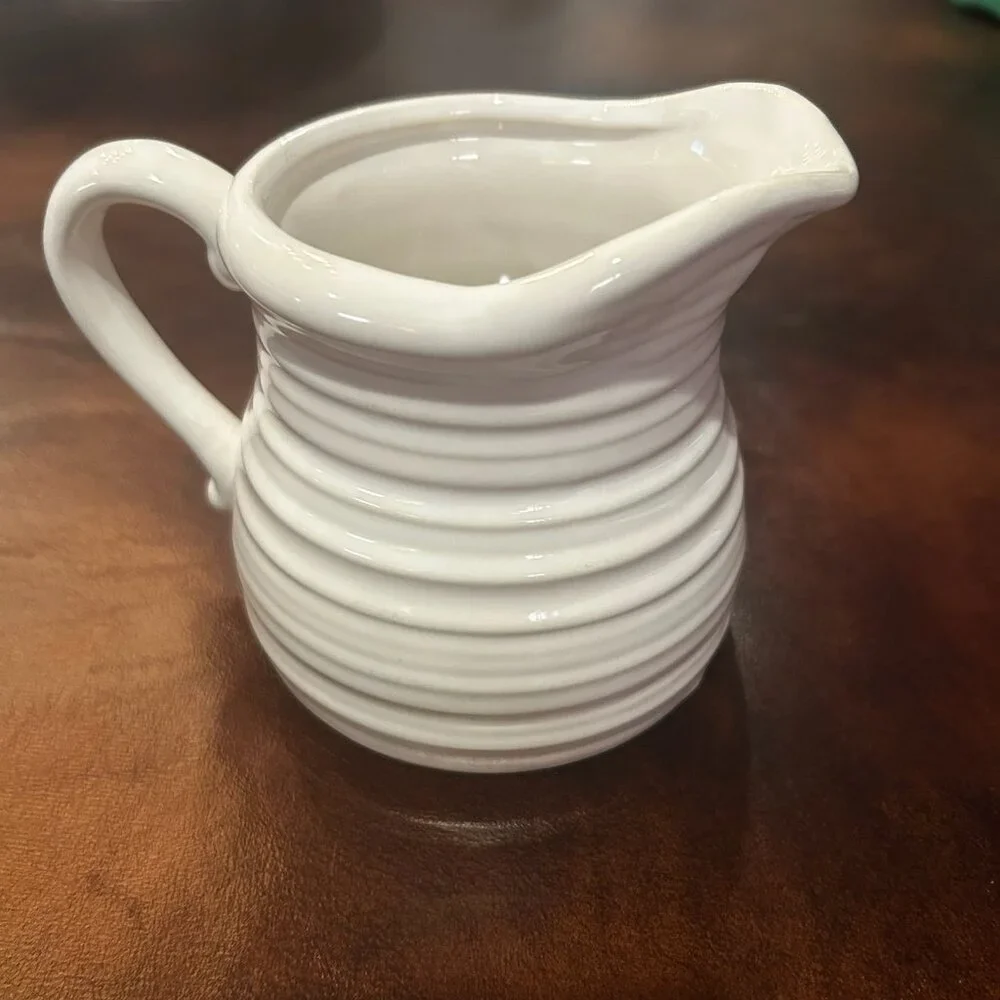 NWT Set of 2 White French Country Style Textured Creamers Jugs Pitchers - Picture 12 of 13